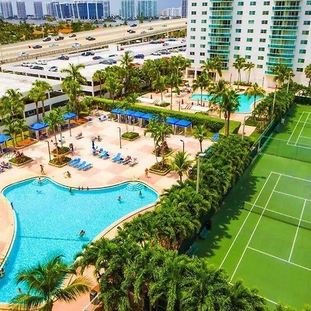 סאני איילס ביץ' Sunny Isles Condo Very Close To The Beach With Amenities מראה חיצוני תמונה