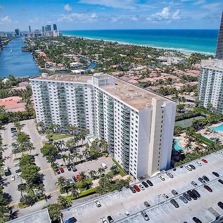 סאני איילס ביץ' Sunny Isles Condo Very Close To The Beach With Amenities מראה חיצוני תמונה