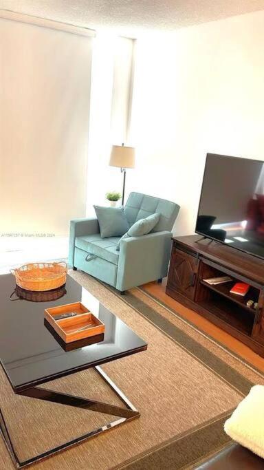 סאני איילס ביץ' Sunny Isles Condo Very Close To The Beach With Amenities מראה חיצוני תמונה