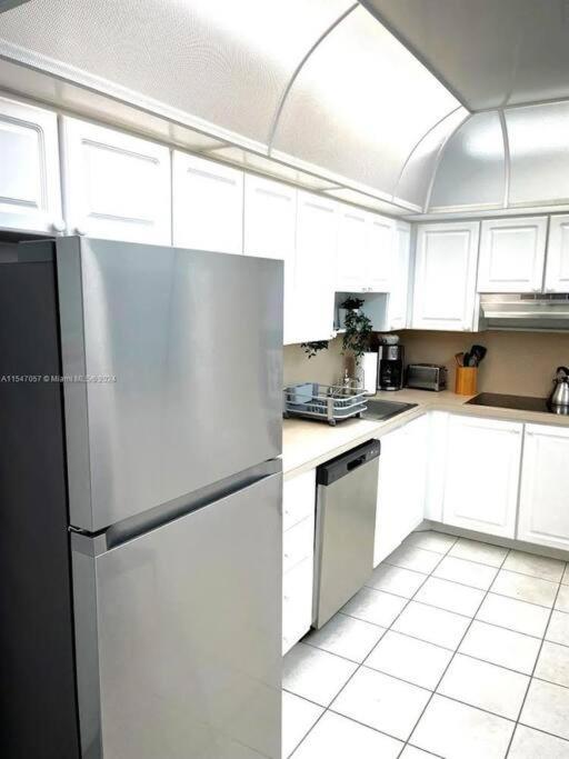 סאני איילס ביץ' Sunny Isles Condo Very Close To The Beach With Amenities מראה חיצוני תמונה