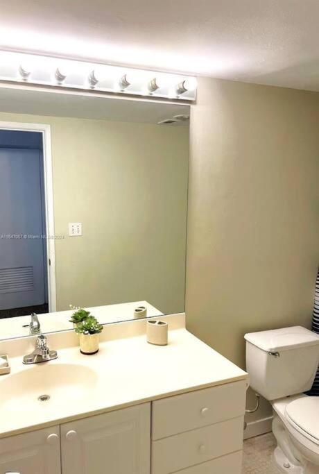 סאני איילס ביץ' Sunny Isles Condo Very Close To The Beach With Amenities מראה חיצוני תמונה