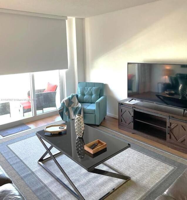 סאני איילס ביץ' Sunny Isles Condo Very Close To The Beach With Amenities מראה חיצוני תמונה