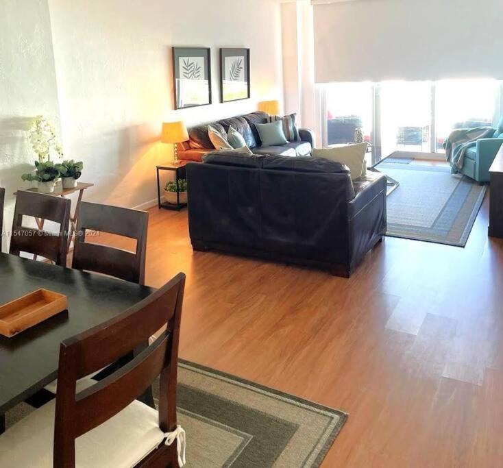 סאני איילס ביץ' Sunny Isles Condo Very Close To The Beach With Amenities מראה חיצוני תמונה