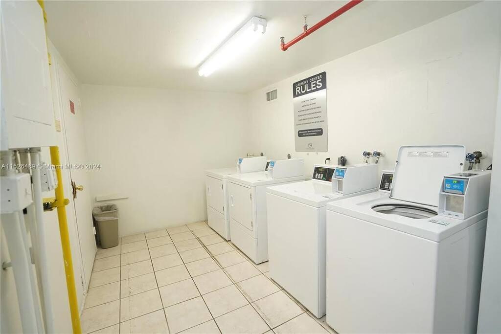 סאני איילס ביץ' Sunny Isles Condo Very Close To The Beach With Amenities מראה חיצוני תמונה