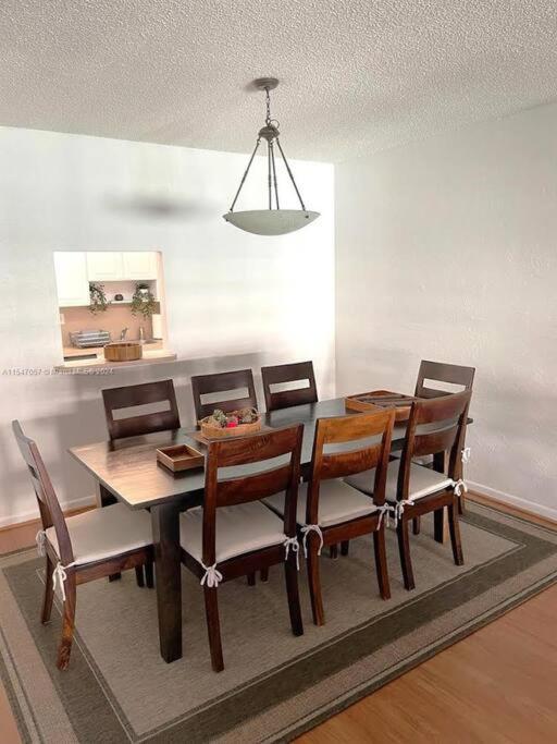 סאני איילס ביץ' Sunny Isles Condo Very Close To The Beach With Amenities מראה חיצוני תמונה